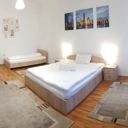 Fabini Apartments Medias Luaran gambar