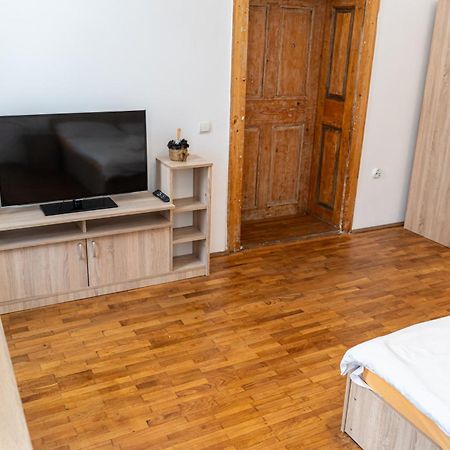 Fabini Apartments Medias Luaran gambar