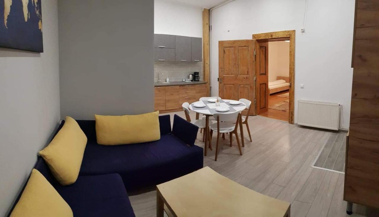 Fabini Apartments Medias Luaran gambar