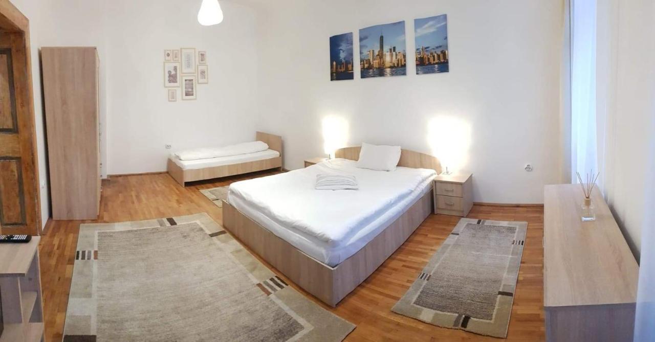 Fabini Apartments Medias Luaran gambar