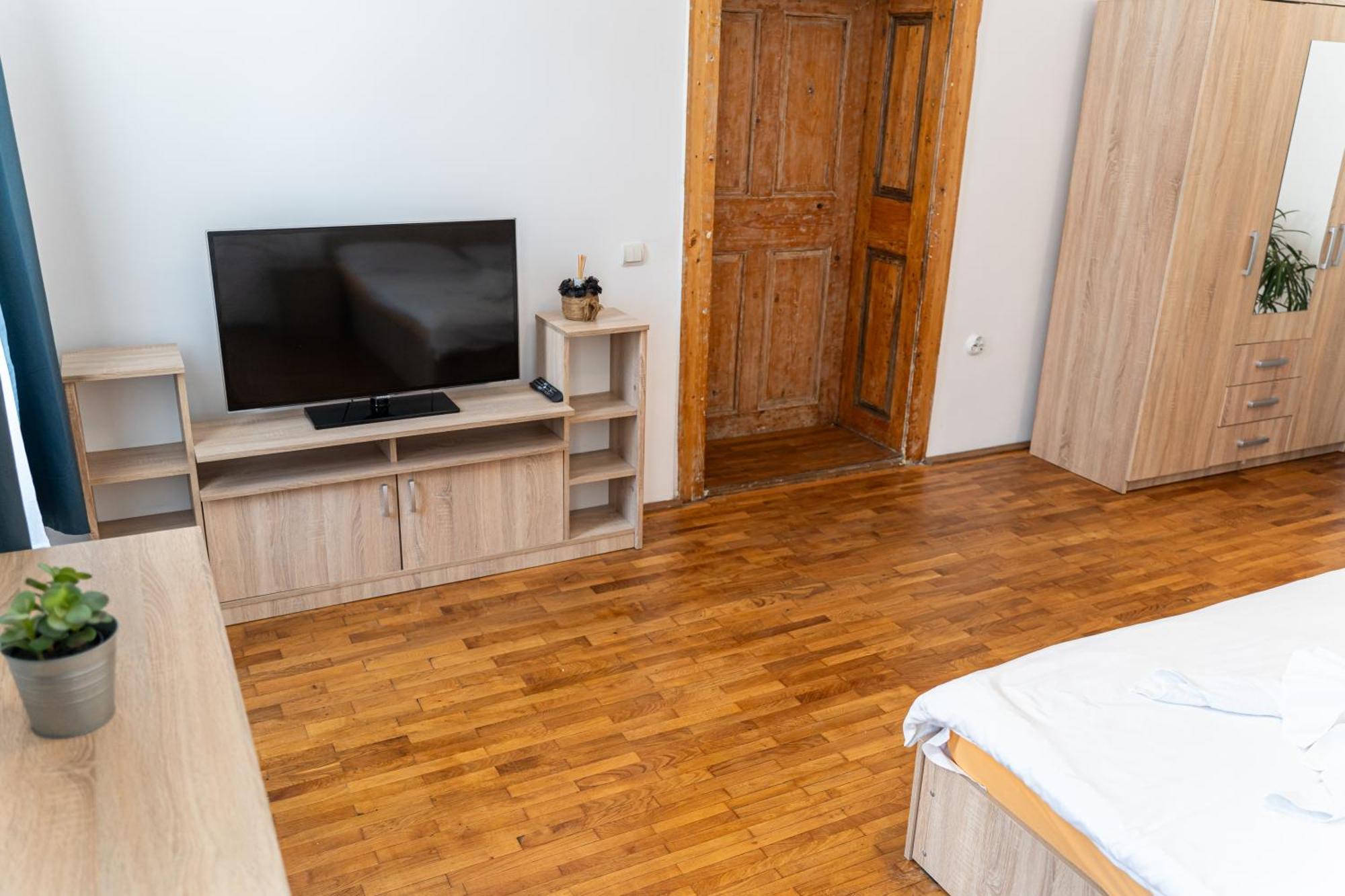Fabini Apartments Medias Luaran gambar