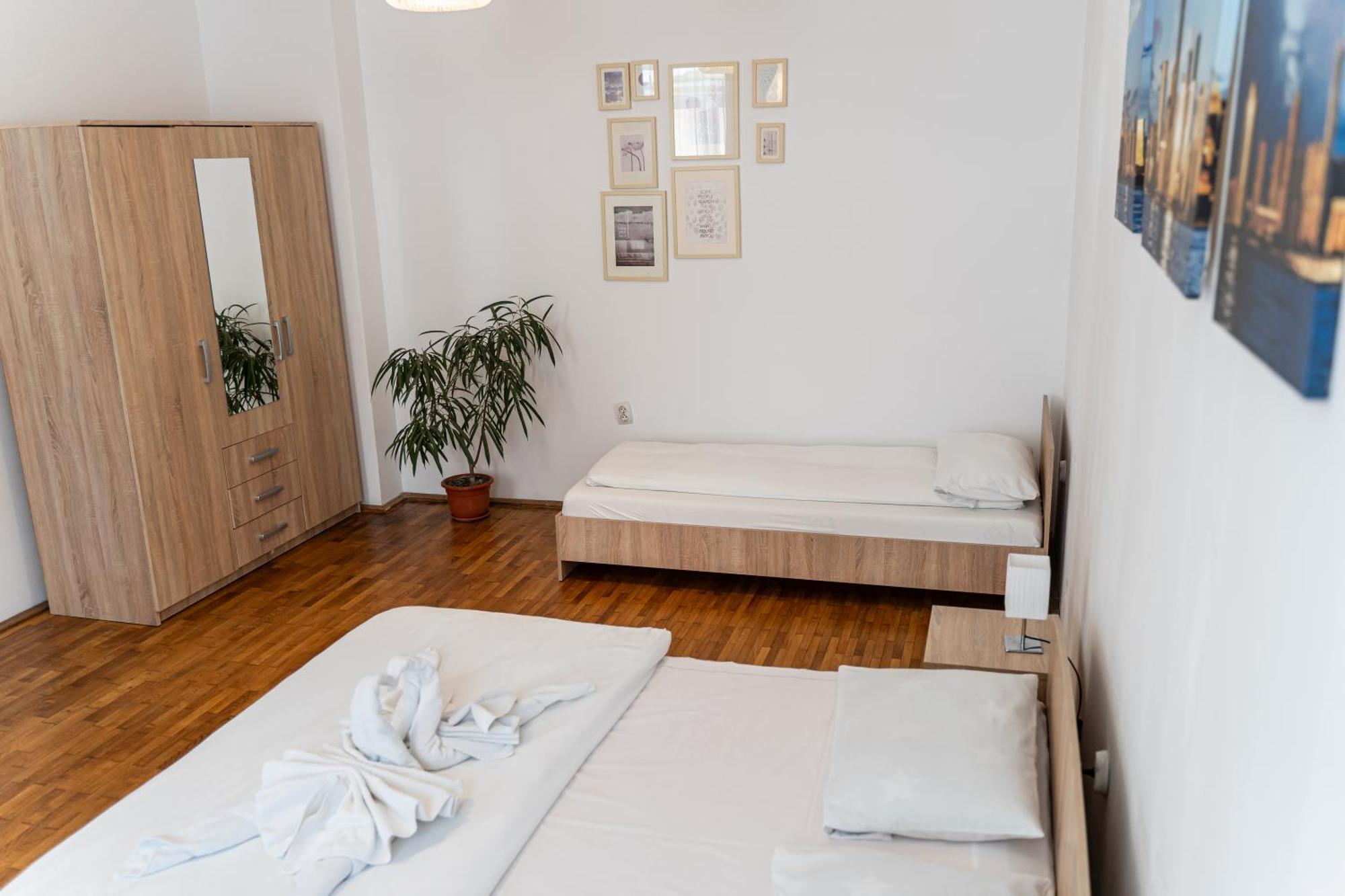 Fabini Apartments Medias Luaran gambar