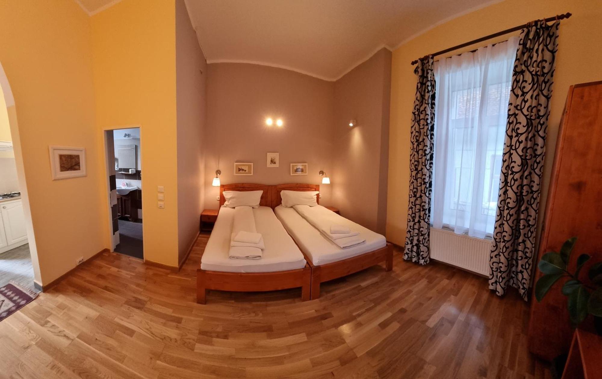 Fabini Apartments Medias Luaran gambar